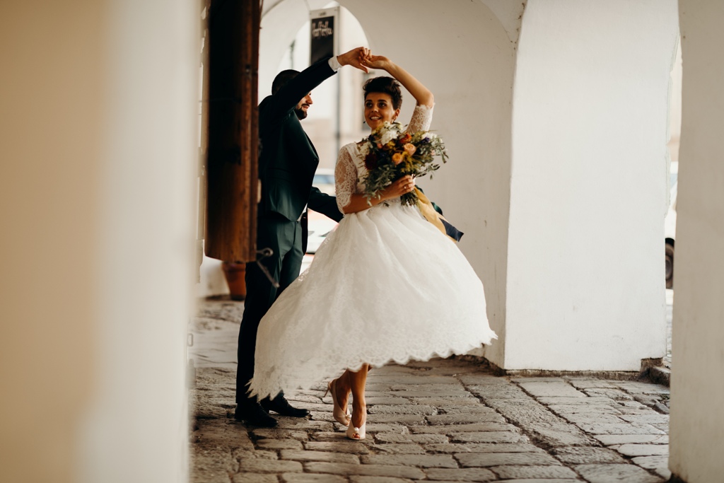 15. konsultant ślubny, sesja plenerowa, organizacja pleneru, sesja w Pradze, krótka sukienka do ślubu